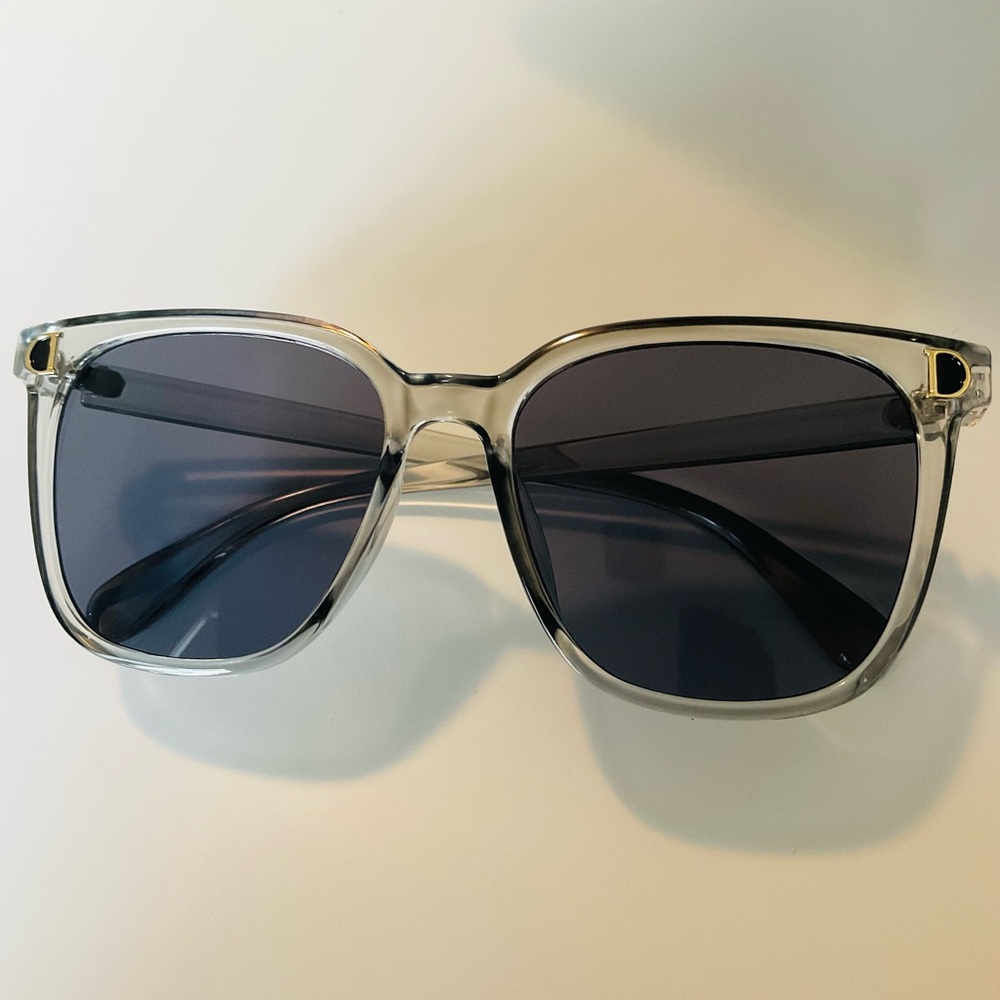 D for Diva sunglasses , Color - grey